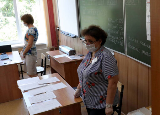 Ուսուցիչը՝ դասասենյակում՝ համավարակի օրերին (Ռուսաստան)