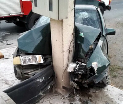 մեքենա, վթար, սյուն