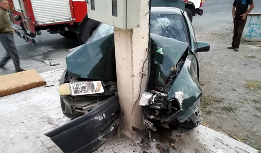 մեքենա, վթար, սյուն