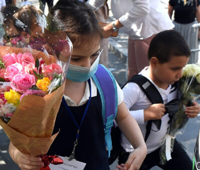 Սեպտեմբերի 1, երեխա, դիմակ