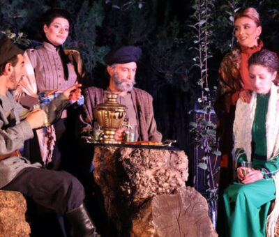 Խնձորի այգին, ներկայացում