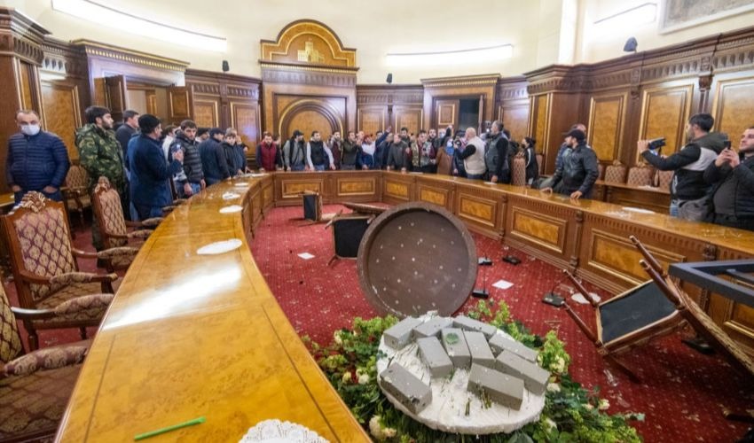 Ցուցարանրեը կառավարությունում