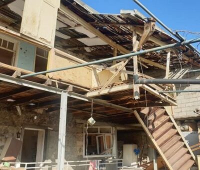 Հրթիռակոծված տուն Ստեփանակերտում։