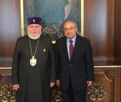 Կաթողիկոսն ու Վազգեն Մանուկյանը