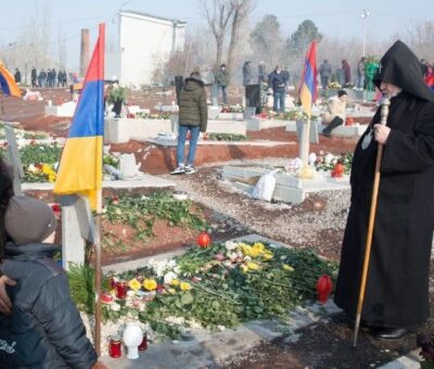 Կաթողիկոս Գարեգին 2-րդը Եռաբլուրում