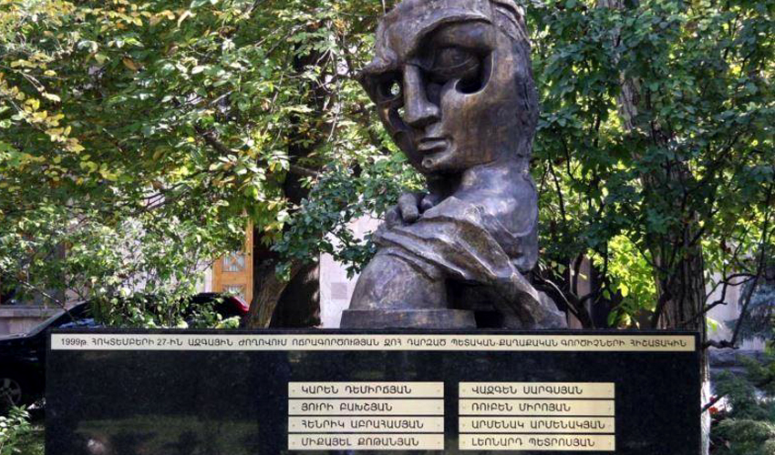 Հուշարձան ԱԺ-ում՝ հոկտեմբերի 27-ի զոհերի հիշատակին