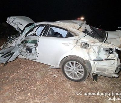 «Լեքսուս»-ը բախվել է բետոնե արգելապատնեշին