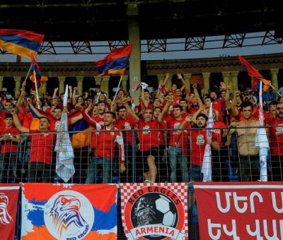 Ֆուտբոլ, երկրպագուներ, տրիբունա