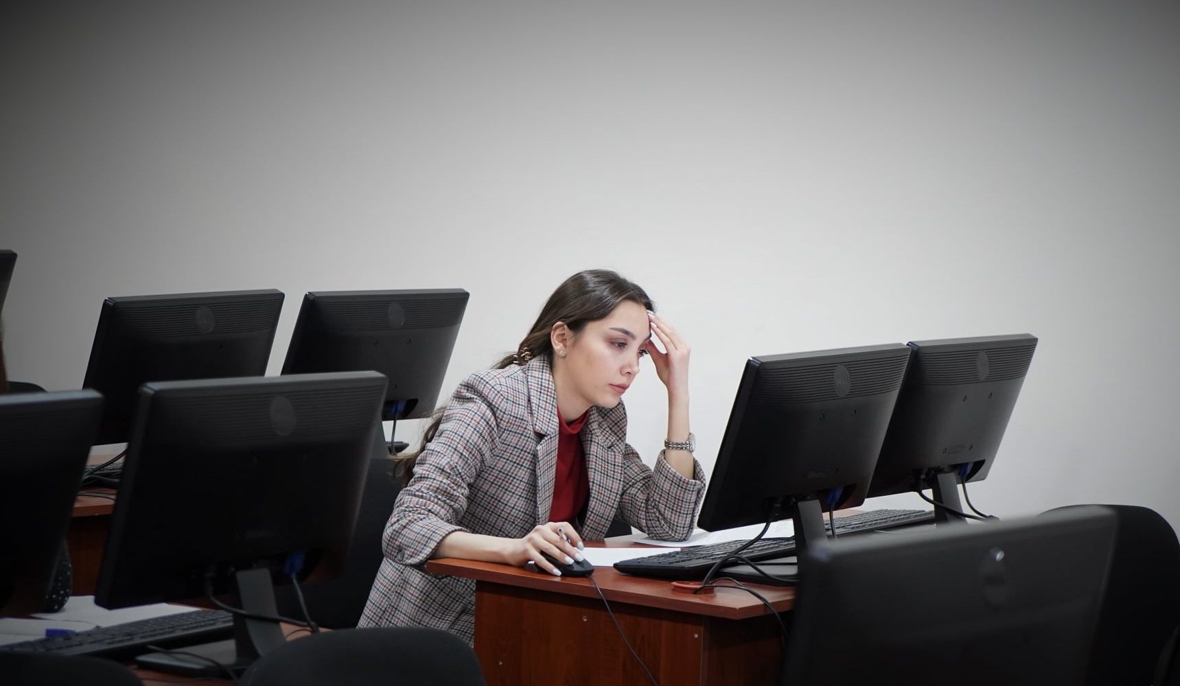 Փաստաբանի հավակնորդը՝ քննության ժամանակ։