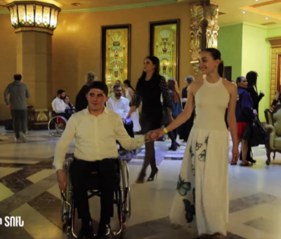 Պարում են Զինվորի տան տղաները