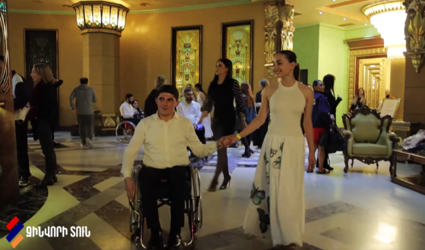 Պարում են Զինվորի տան տղաները