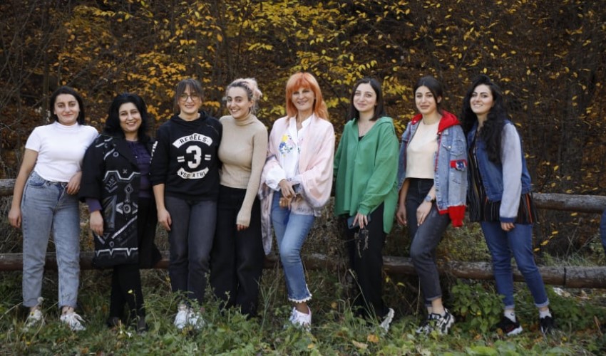 Անուշ Սեդրակյանն ուսանողների հետ