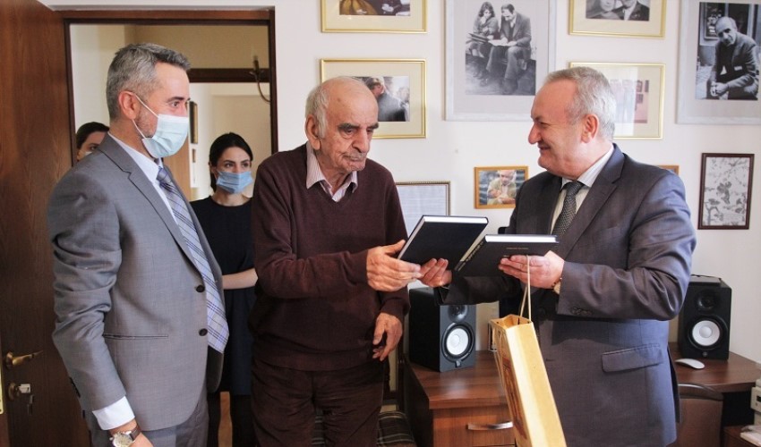 Արտավազդ Փելեշյանը Վահրամ Դումանյանի ու Արա Խզմալյանի հետ