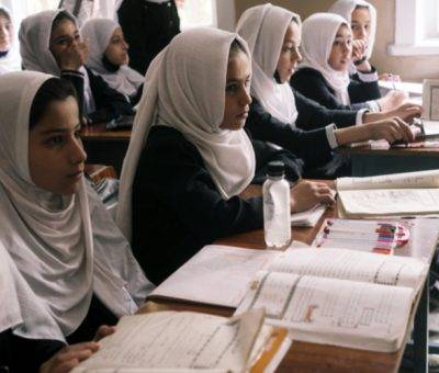 Աղջիկներ՝ աֆղանական դպրոցում