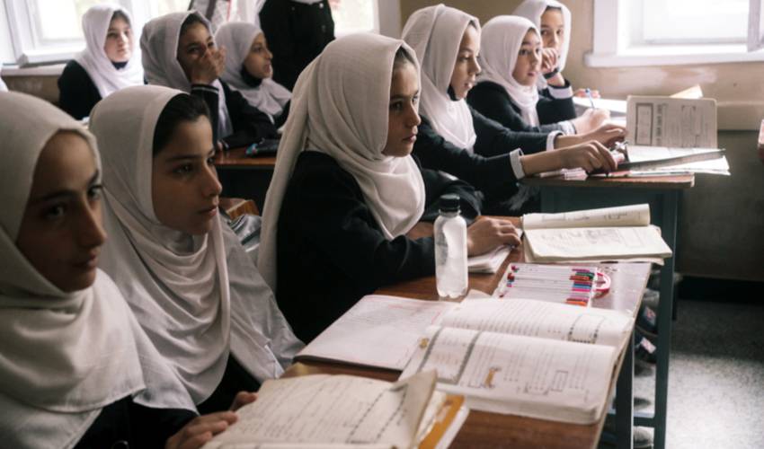 Աղջիկներ՝ աֆղանական դպրոցում