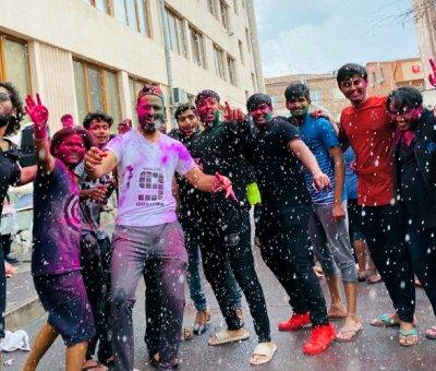 ԵՊԲՀ-ի հնդիկ ուսանողները գույների փառատոնի ժամանակ