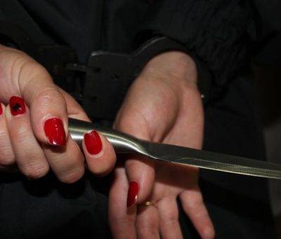 Դանակը կնոջ ձեռքերում