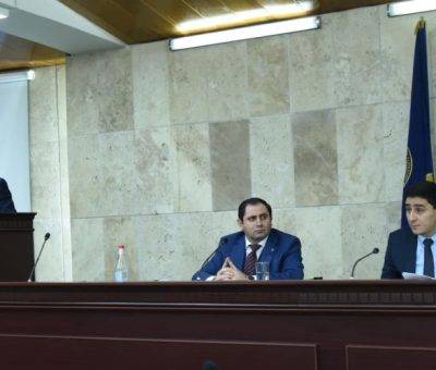 ԵՊՀ ռեկտոր Արմեն Հովհաննիսյան, ՊՆ նախարար Սուրեն Պապիկյան