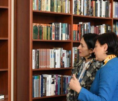 Ժաննա Անդրեասյանը, Արա Խզմալյանն ու Աննա Չուլյանը Ազգային գրադարանում