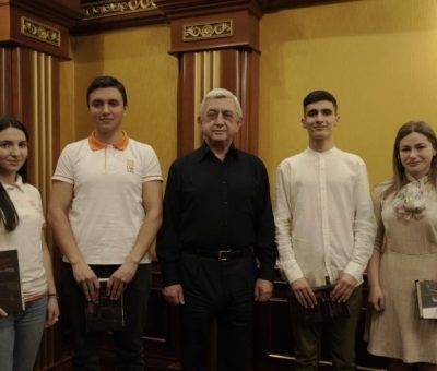 Սերժ Սարգսյանը հյուրընկալել էր «Այբ»-ի աշակերտներին