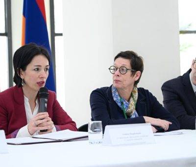 Անն Լույո, Ժաննա Անդրեասյան