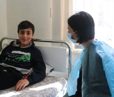 ԿԳՄՍ նախարար Ժաննա Անդրեասյանն այցելել է ավտովթարից տուժած աշակերտներին