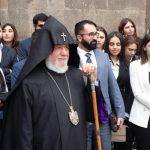 Կաթողիկոսը հյուրընկալել է Հայկական համալսարանի շրջանավարտներին և ուսանողներին