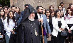 Կաթողիկոսը հյուրընկալել է Հայկական համալսարանի շրջանավարտներին և ուսանողներին