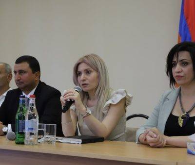 Արաքսիա Սվաջյանը հանդիպել է Շիրակի և Արագածոտնի մարզերի դպրոցների տնօրենների հետ