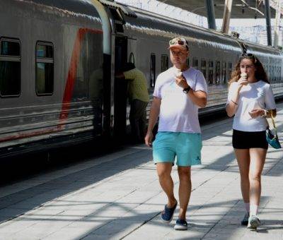 Գնացք՝ Երեւանի կայարանի կառամատույցում