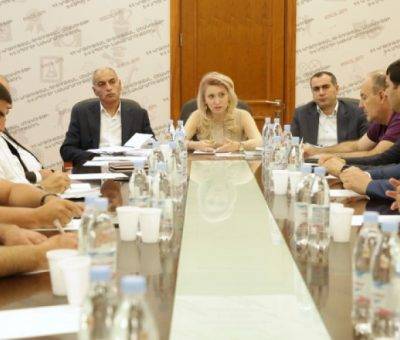 Արաքսիա Սվաջյանն այսօր հանդիպում է ունեցել Երևանի քաղաքապետարանի և ՀՀ մարզպետարանների ներկայացուցիչների հետ