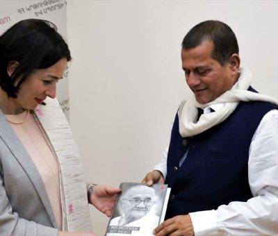 Ժաննա Անդրեասանն ու հնդիկ պրոֆեսոր Աչուտա Սամանտան