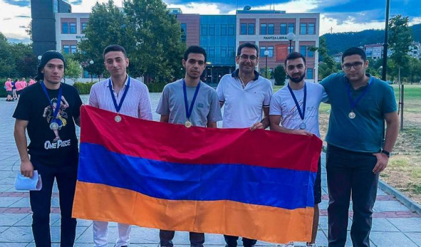 Հայաստանի պատվիրակները Մաթեմատիկական միջազգային ուսանողական օլիմպիադայում