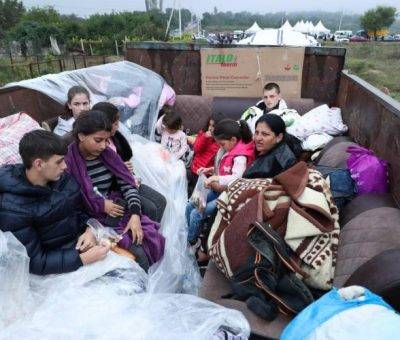 Բնակիչները հեռանում են Արցախից