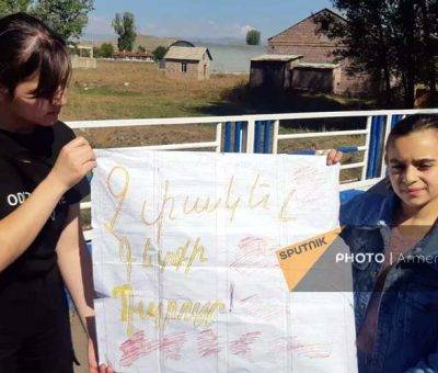 Գետքի դպրոցականները բողոքի ակցիայի ժամանակ