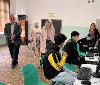 Արաքսիա Սվաջյանն այցելել է Կոտայքի մարզի ուսումնական հաստատություններում