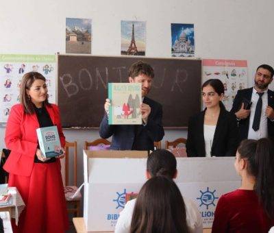 Օլիվիե Դըկոտինյին այցելել է Արարատի մարզի Շահումյանի Ա. Համբարձումյանի անվան միջնակարգ դպրոց