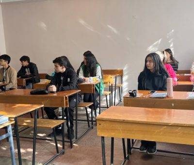 Ուսանողները քոլեջում (ուսումնարանում)