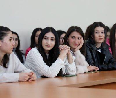 Գորիսի պետական համալսարանի ուսանողներ