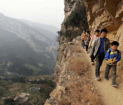 Աշխարհի ամենաբարձր դպրոցի ճանապարհին, Տիբեթ