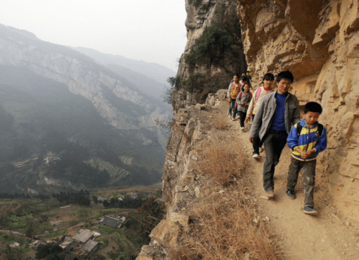 Աշխարհի ամենաբարձր դպրոցի ճանապարհին, Տիբեթ
