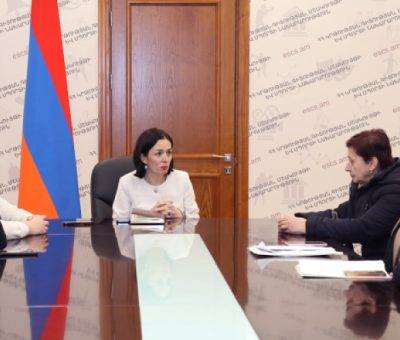 Ժաննա Անդրեասյանն ընդունել է աշխատանքից զրկված միջին մասնագիտական կրթություն ունեցող ուսուցիչներին