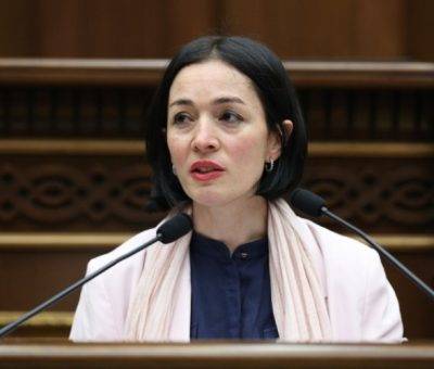 ԿԳՄՍ նախարար Ժաննա Անդրեասյանը խորհրդարանում
