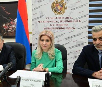 ՀՀ ԿԳՄՍ նախարարի տեղակալներ Արաքսիա Սվաջյանը, Կարեն Գիլոյանը և Դանիել Դանիելյանը