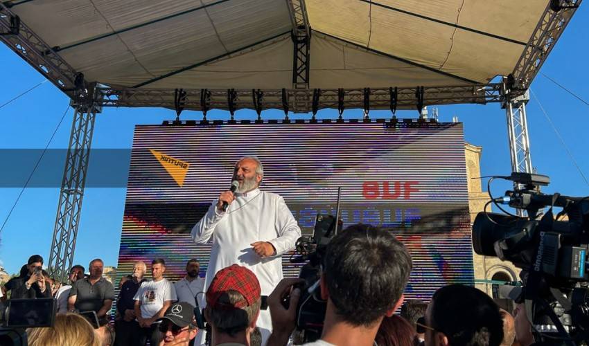 «Տավուշը հանուն հայրենիքի» շարժման հանրահավաքը մեկնարկեց ՀՀ օրհներգով ու աղոթքով