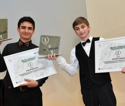 Էդվարդ Միրզոյանի անվան պատանի կոմպոզիտորների հանրապետական 11-րդ մրցույթի հաղթողներ Էդգար Մխիթարյանն ու Հայկ Ջուլհակյանը