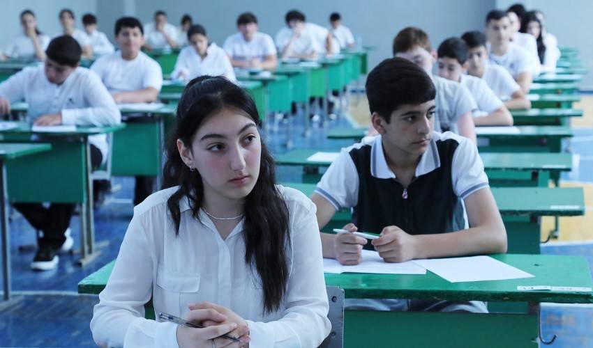9-րդ դասարանցիները քննության ժամանակ