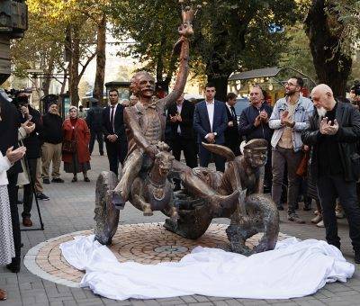 Երևանում բացվել է Երվանդ Մանարյանի արձանը