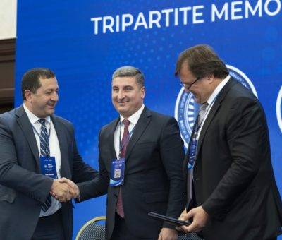 ԵՊՀ ռեկտոր Հովհաննես Հովհաննիսյանը, ՏԿԵ նախարար Գնել Սանոսյանը և ԶՊՄԿ գլխավոր տնօրեն Ռոման Խուդոլին