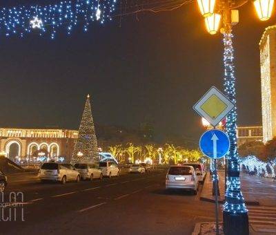 Երեւանի Հանրապետության հրապարակը՝ ամանորյա ձեւավորմամբ